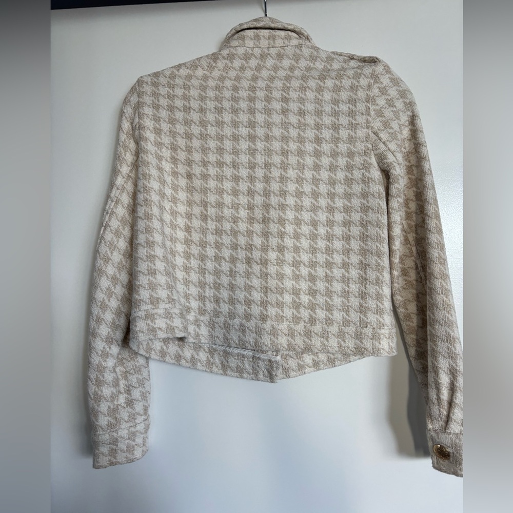 Zara Beige Houndstooth Blazer with Gold Buttons - Picture 2 of 4